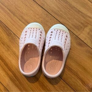 Native Kids Water Shoes - Light Pink and White
